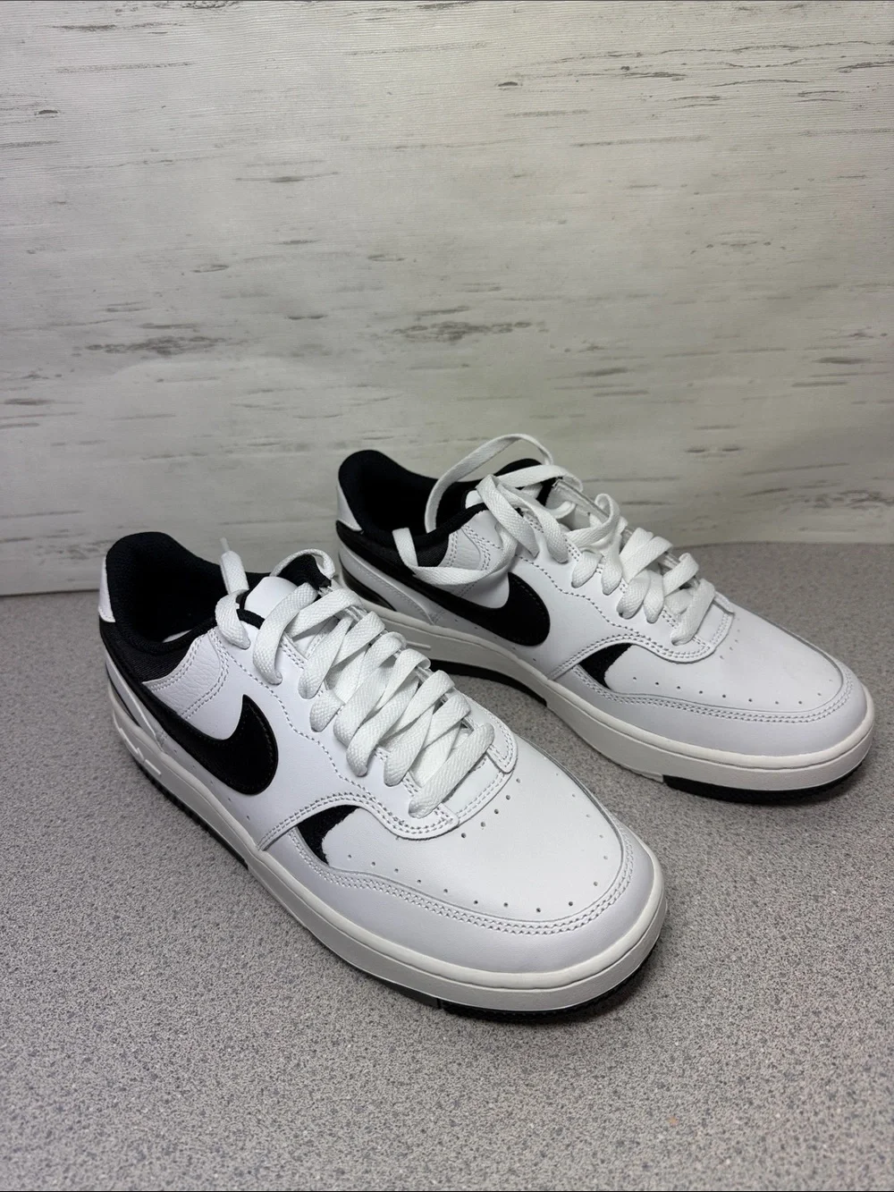 Nike Men’s White and Black Low-Top Sneakers with Black Swoosh